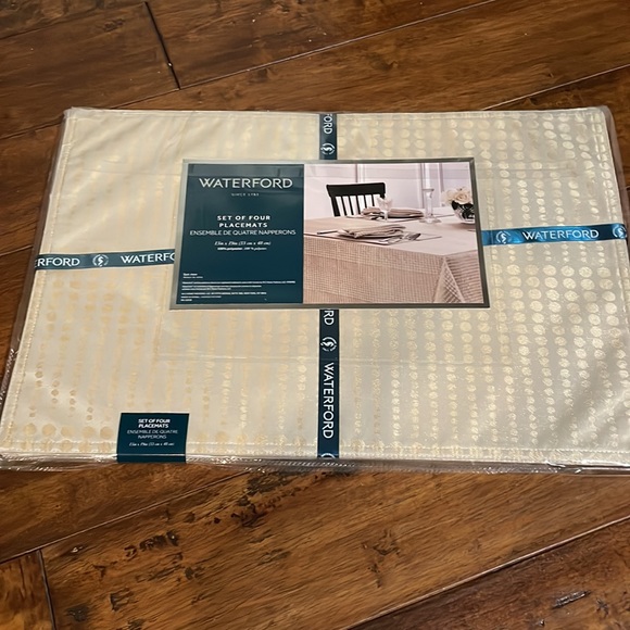 Waterford Set of FOUR Placemats, Shimmer Dot Collection, Gold NEW - Picture 2 of 8